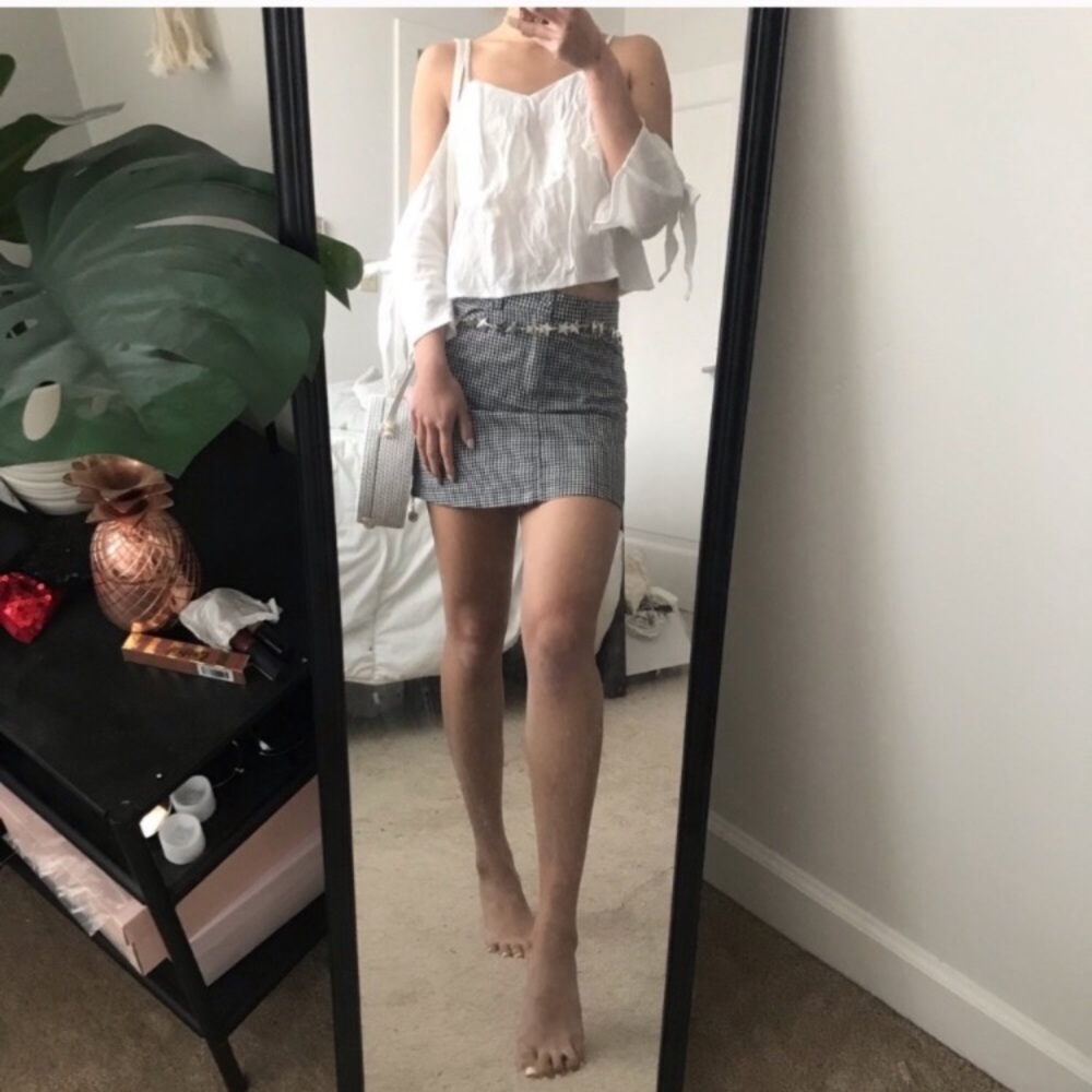 Cold Shoulder Bow Top - Picture 4 of 5